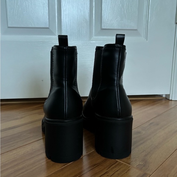 Arizona Jean Company Black Heeled Boots - Picture 9 of 10